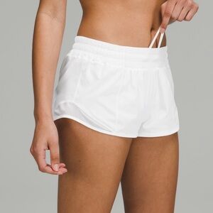 White Lululemon Shorts Hotty Hot LR 2.5’’